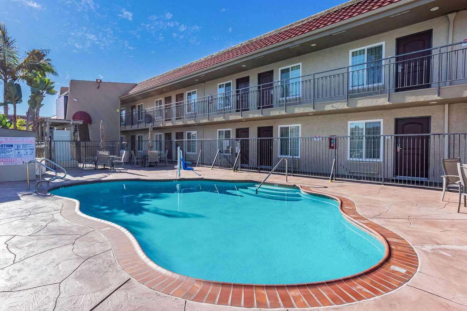 Econo Lodge Inn & Suites Escondido Downtown 44/48