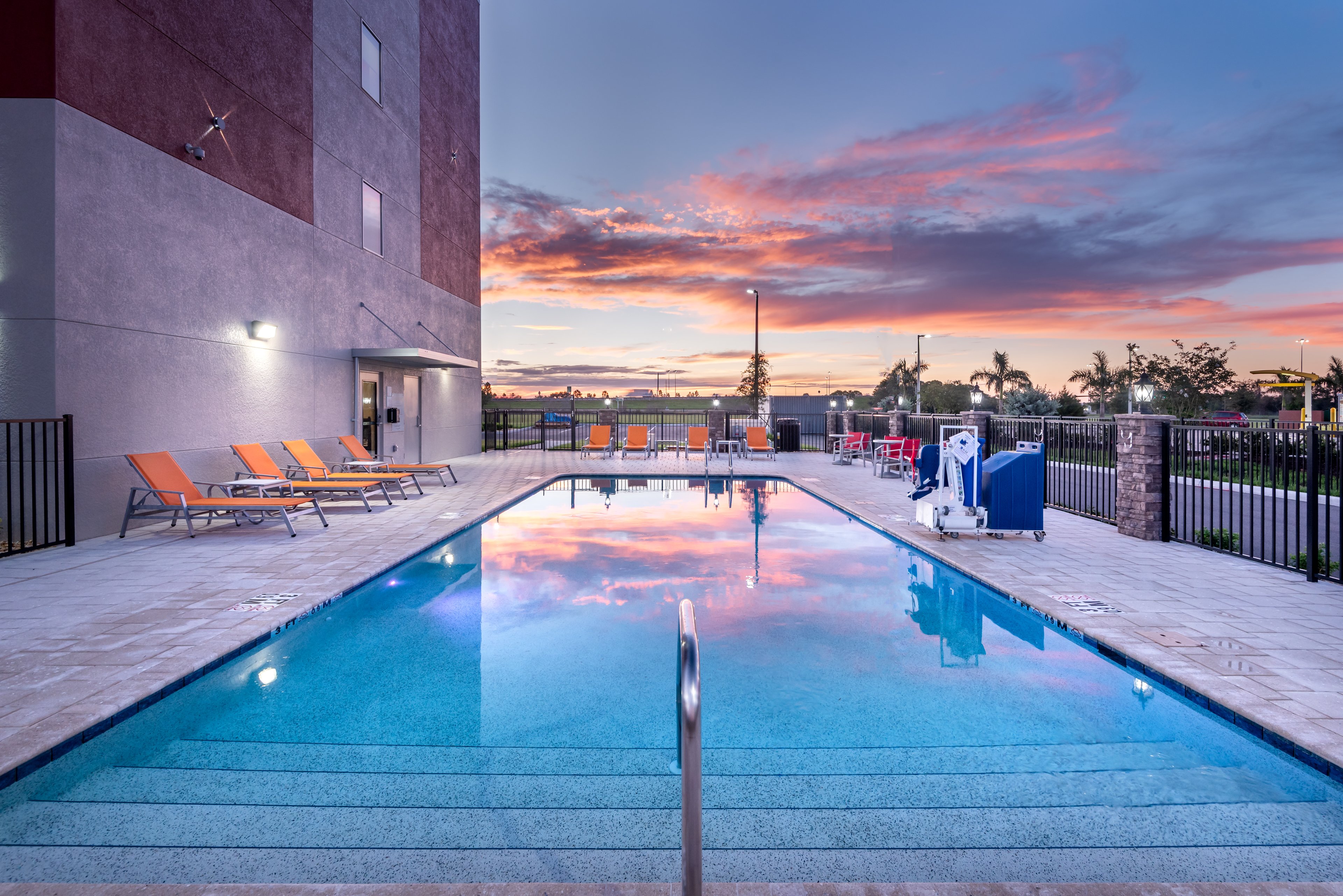 Holiday Inn Express & Suites Punta Gorda 44/45