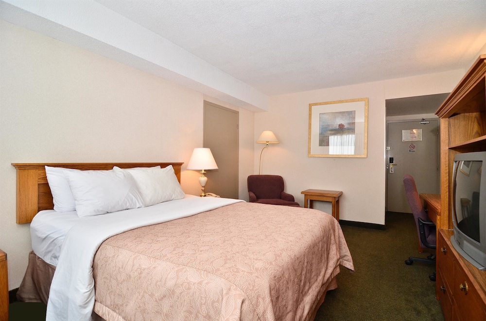 Days Inn by Wyndham Renfrew Conference Centre 4/27