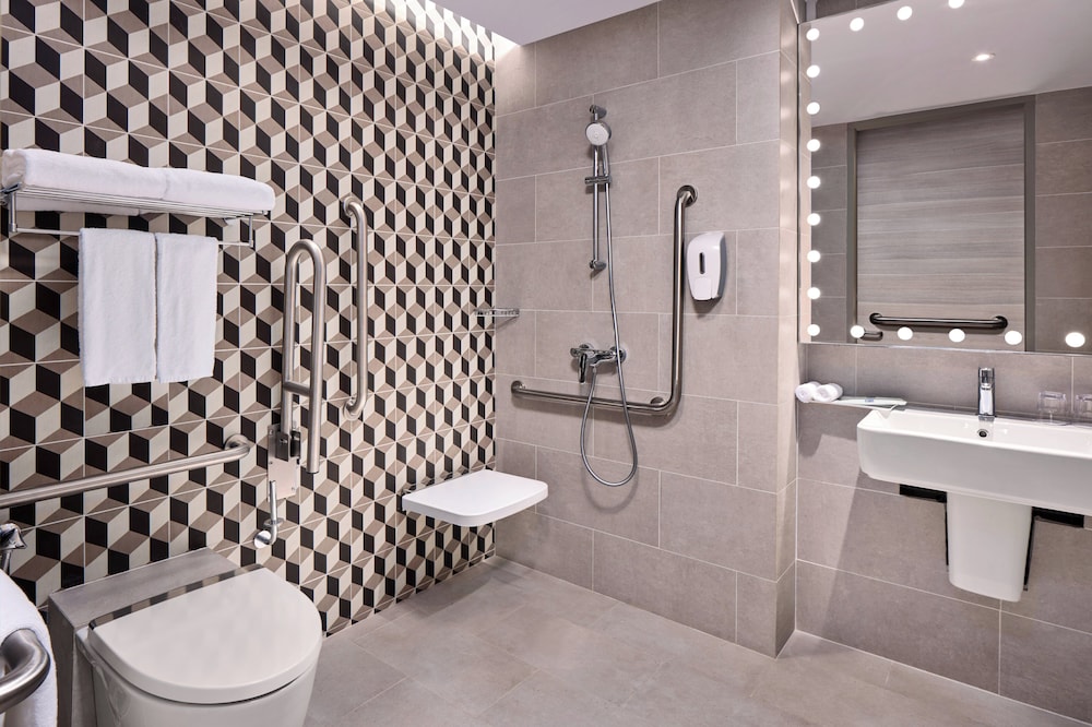 Holiday Inn Express Singapore Serangoon 47/49
