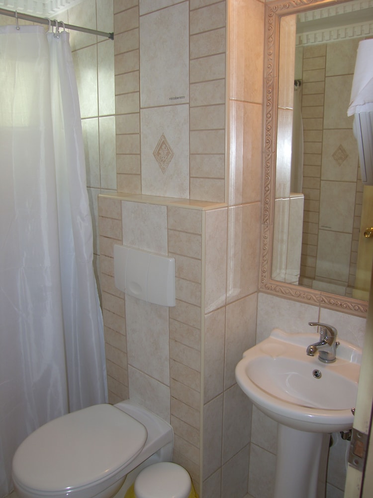 Parthenon Art Hotel 46/50