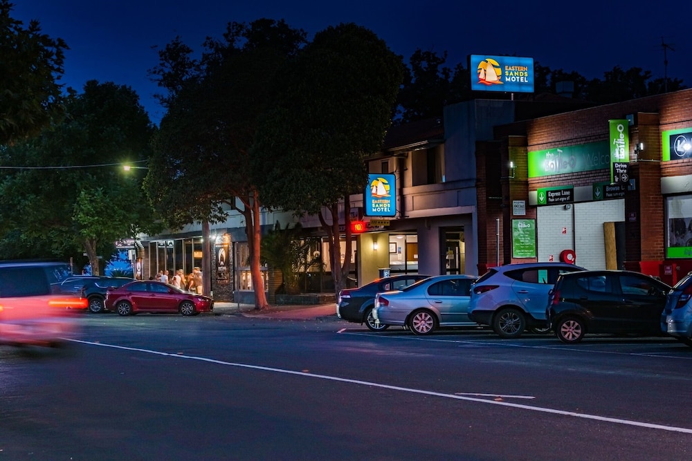 Eastern Sands Motel 38/42