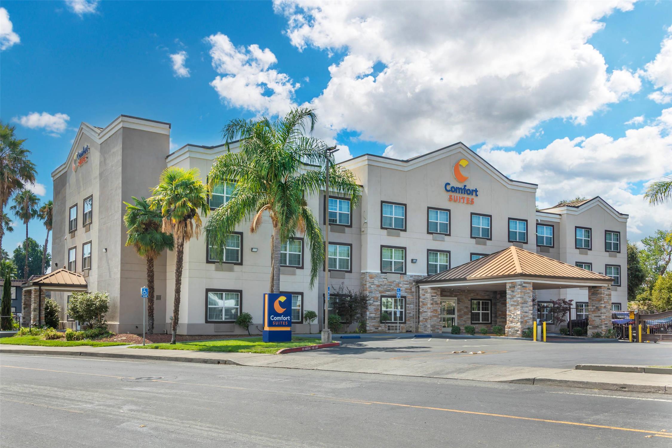 Comfort Suites Downtown Sacramento 45/47