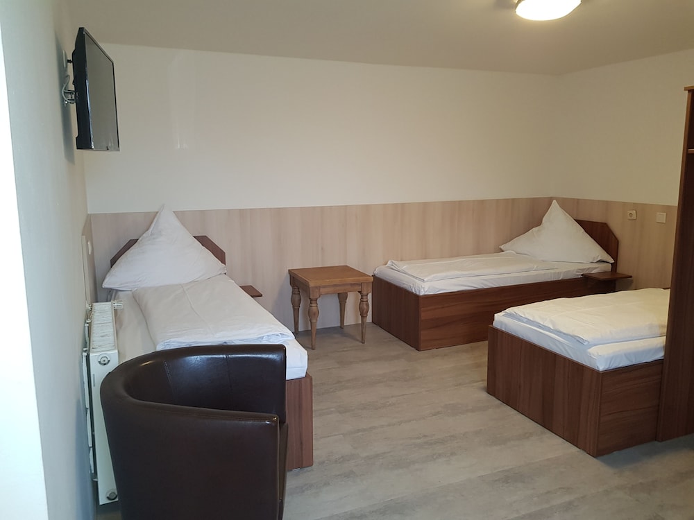 ROOM, TRIPLE