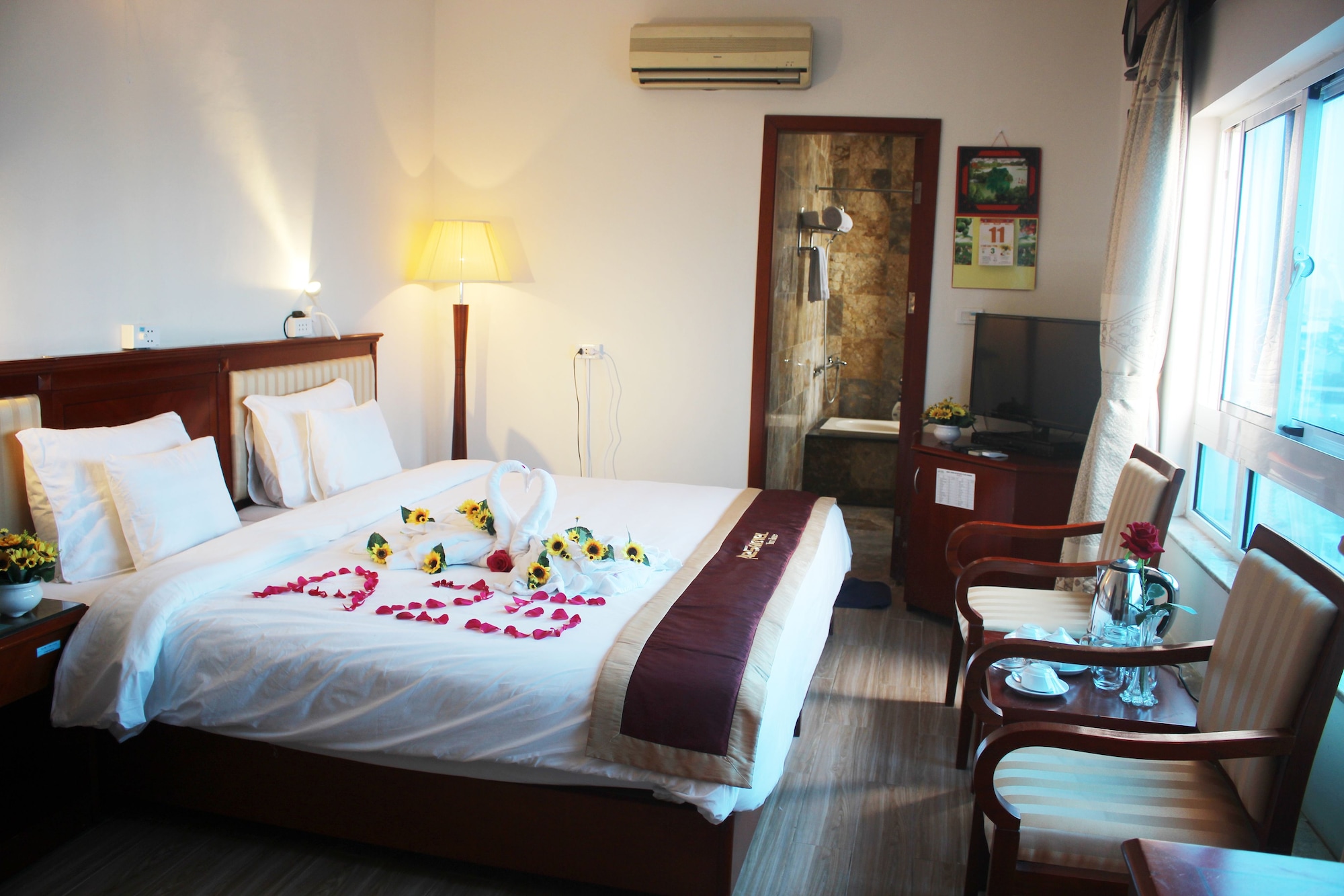 DELUXE, DOUBLE BED
