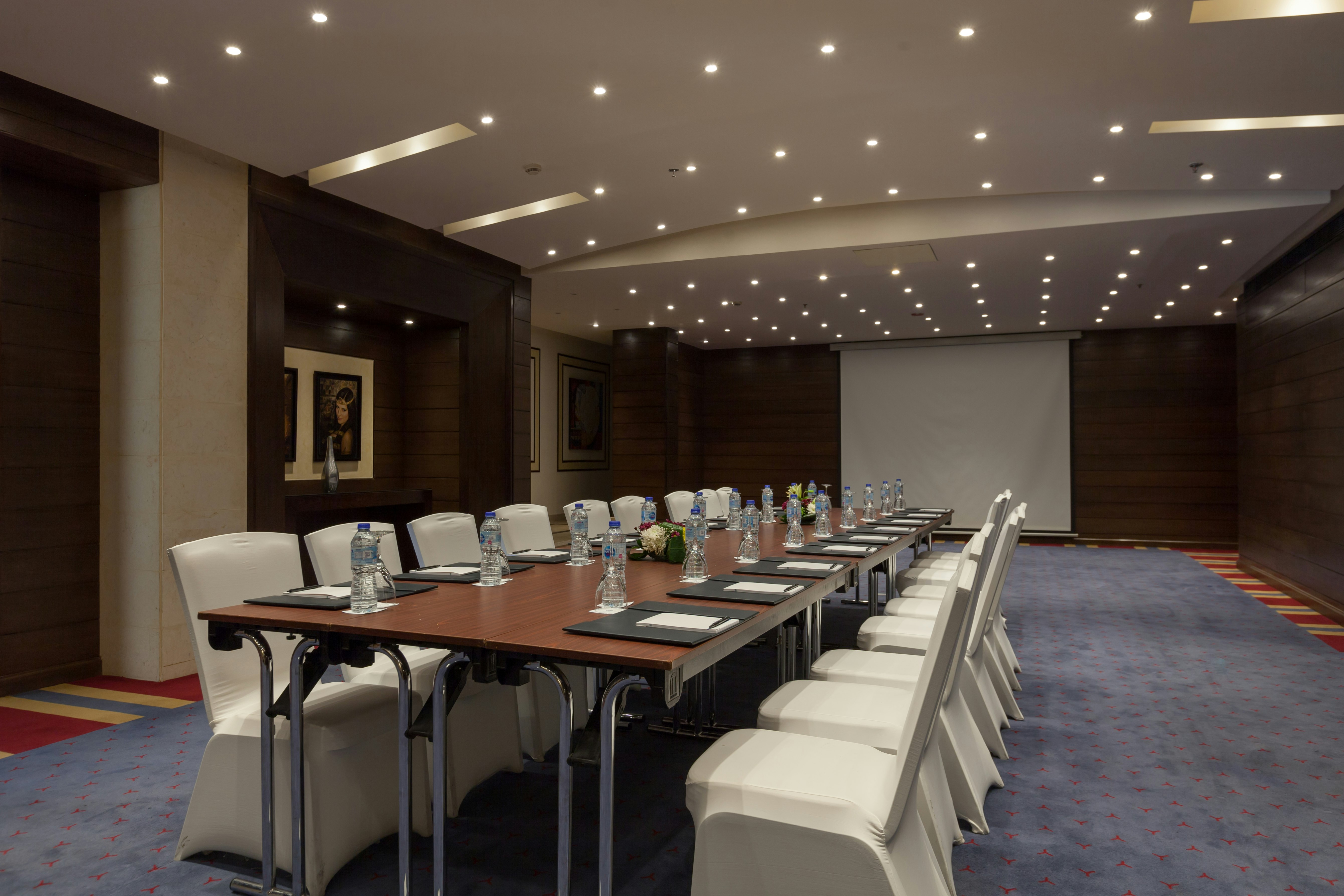 GRAND ROTANA RESORT AND SPA 33/50