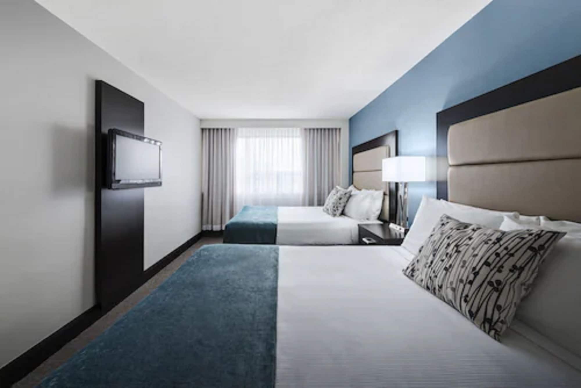 DELUXE, 2 QUEEN BEDS