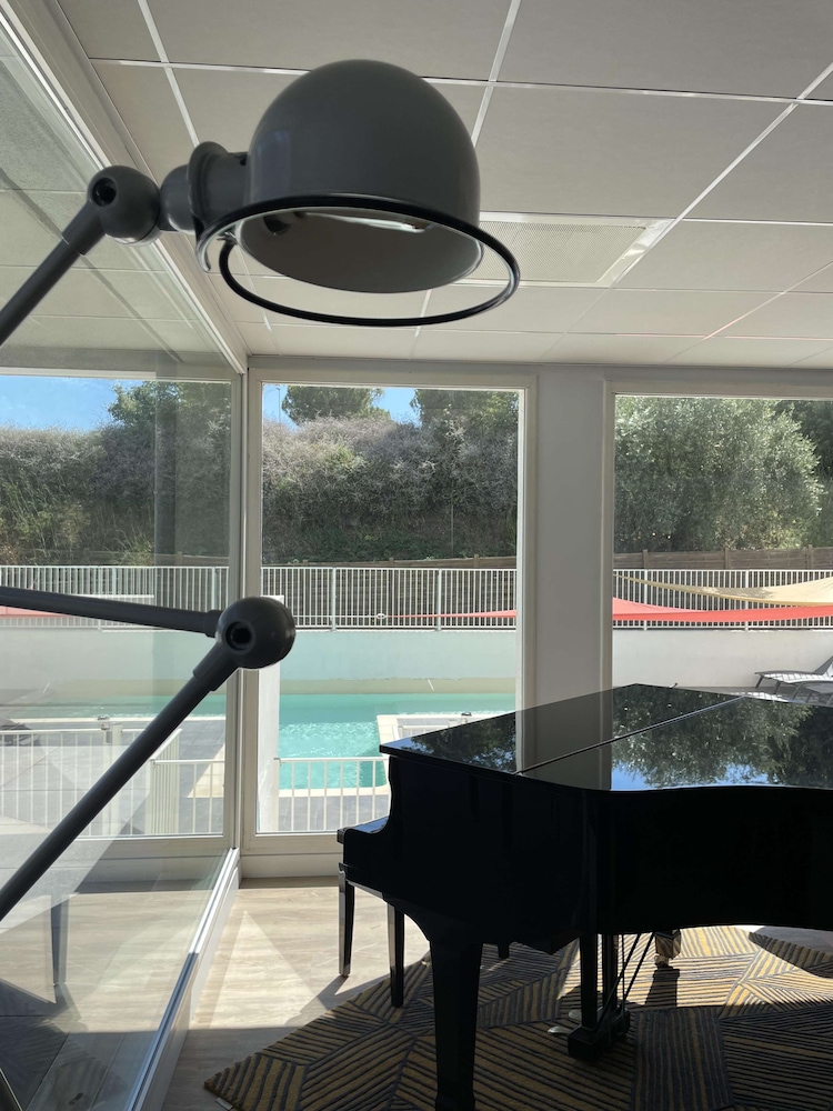 swimming pool spa
