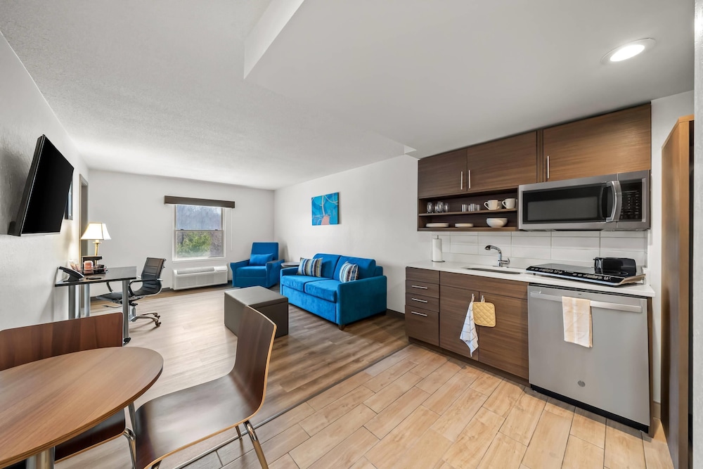 MainStay Suites Foxboro - Mansfield 30/37
