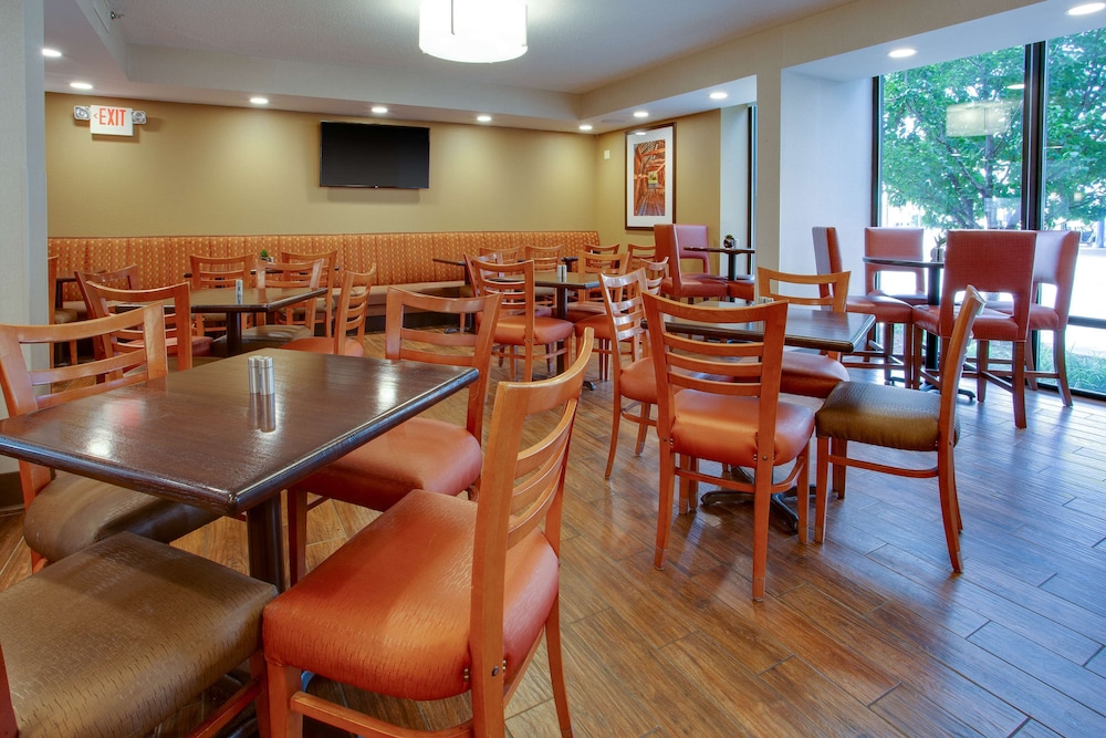 Drury Inn and Suites Terre Haute 25/32