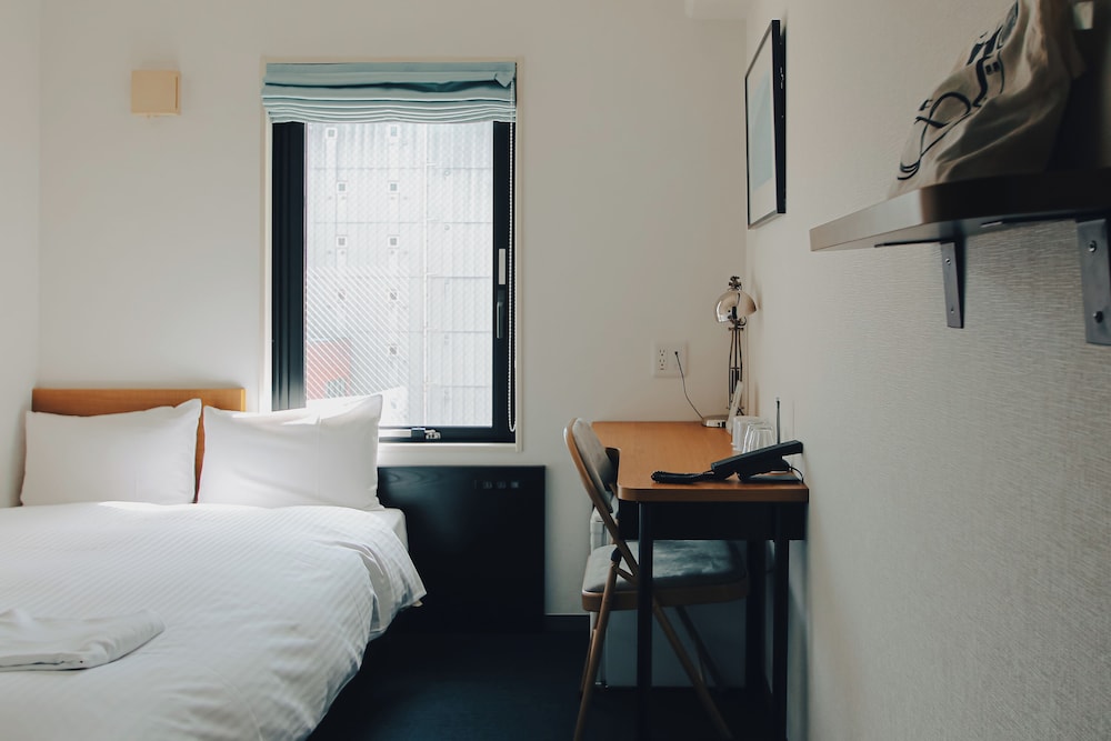8Hotel 24/63