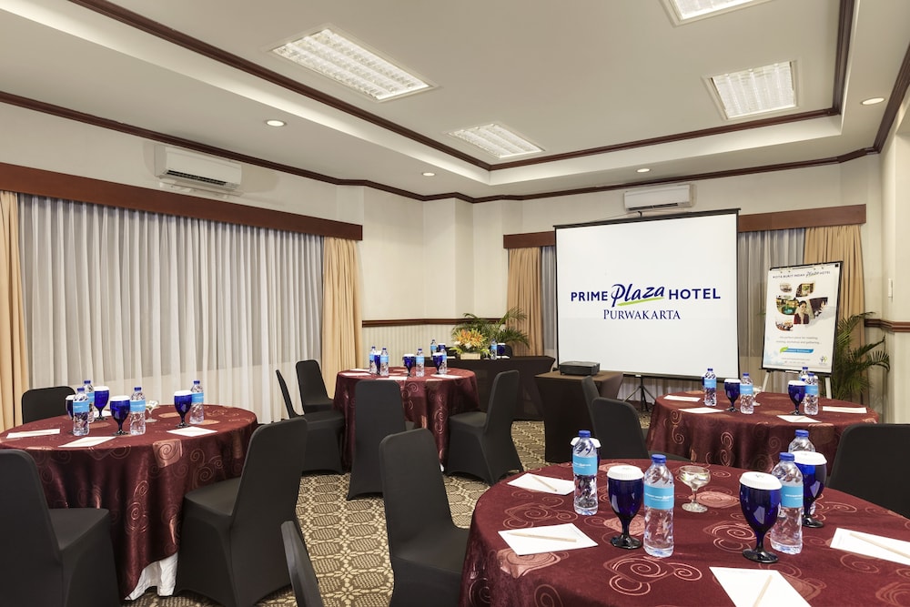 Prime Plaza Hotel Purwakarta 41/56