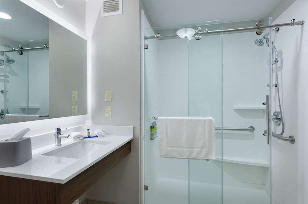 Holiday Inn Express Hotel And Suites Weston 16/54