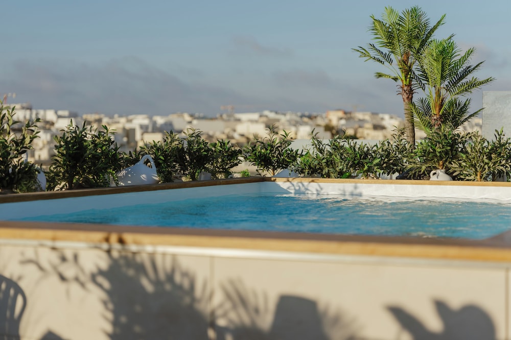 Royale Sainte Helene Boutique Hotel 52/57