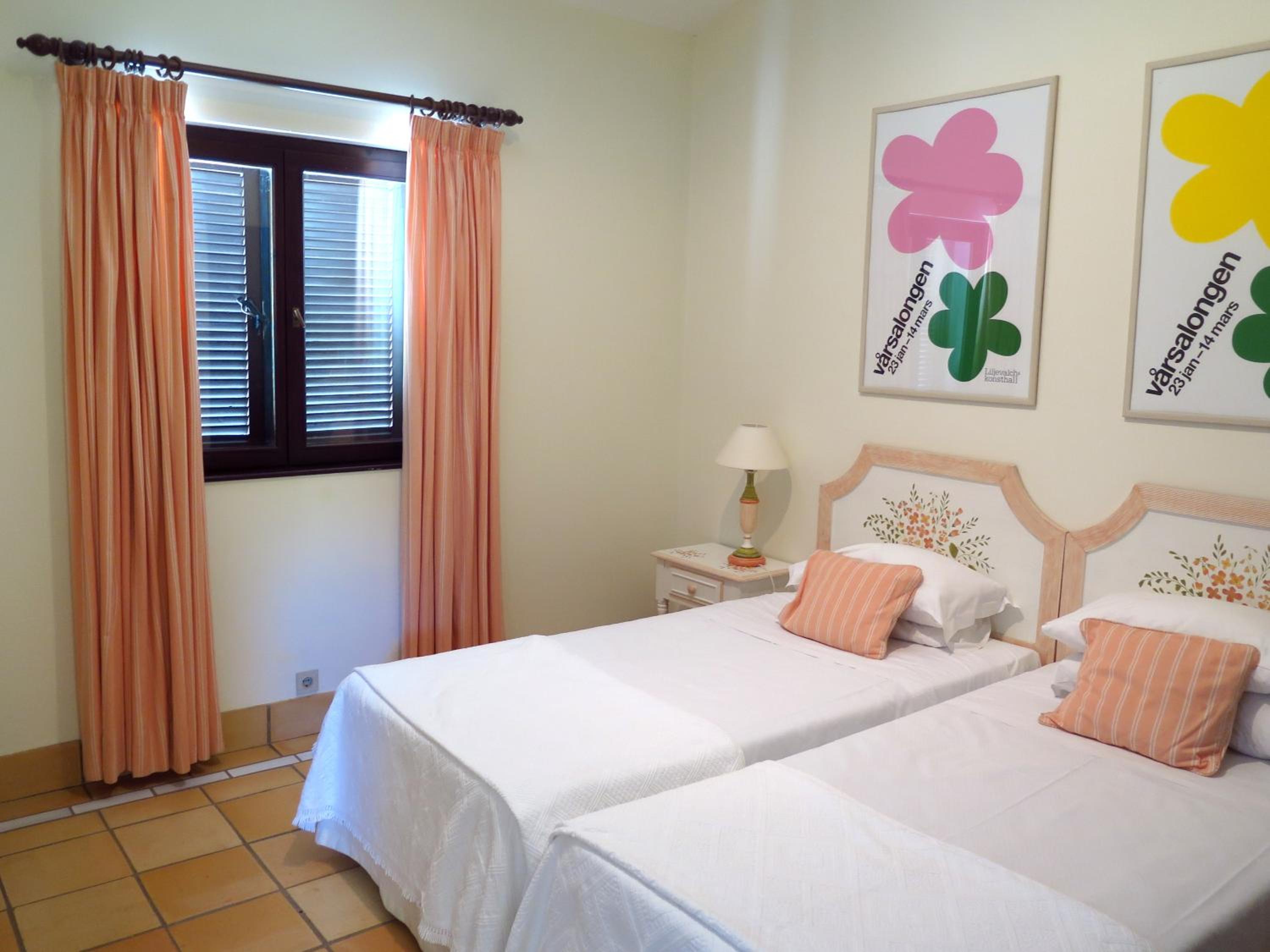 2 Bedrooms, Town House