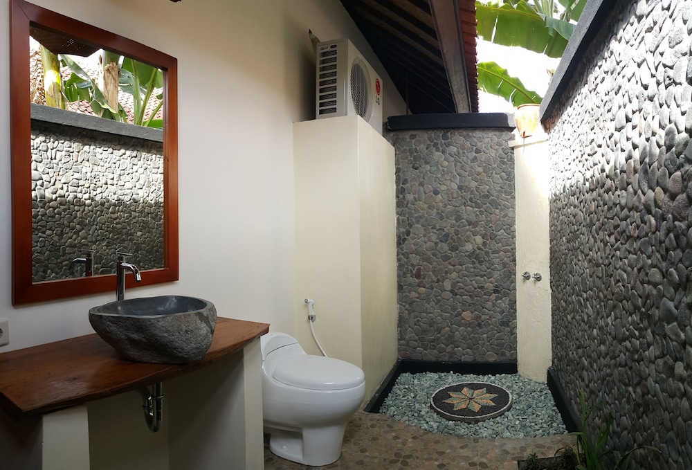 Mango Tree Inn 43/47