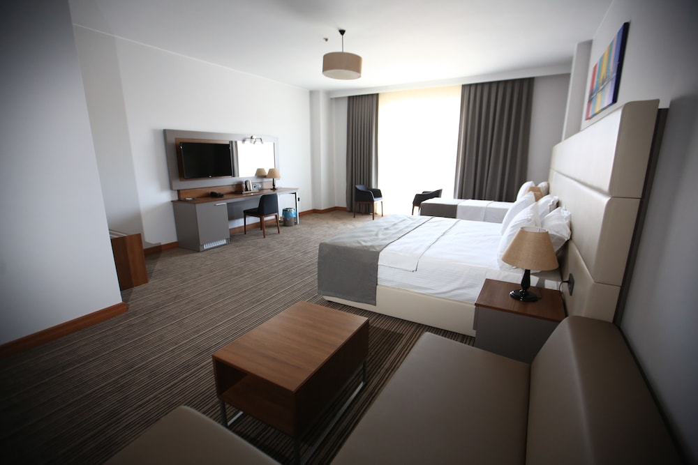 Familya Hotel 7/12