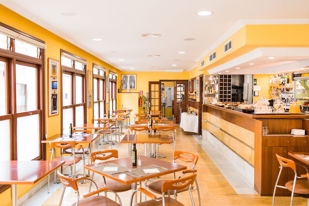 restaurant cafeteria