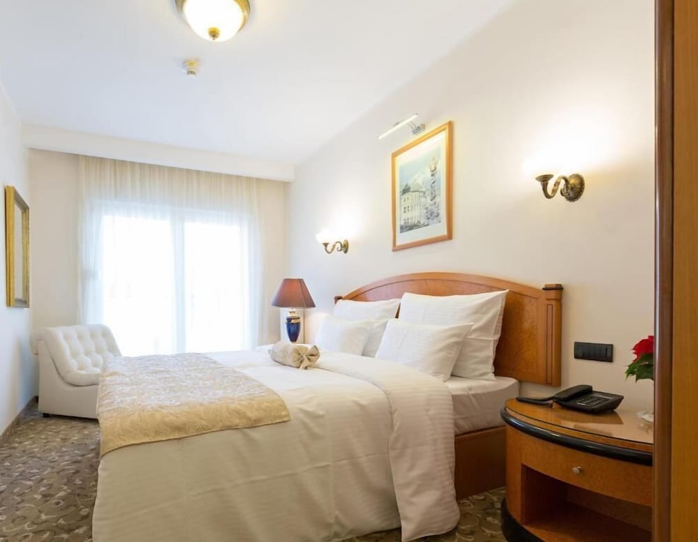 Sterling Hotel 16/49