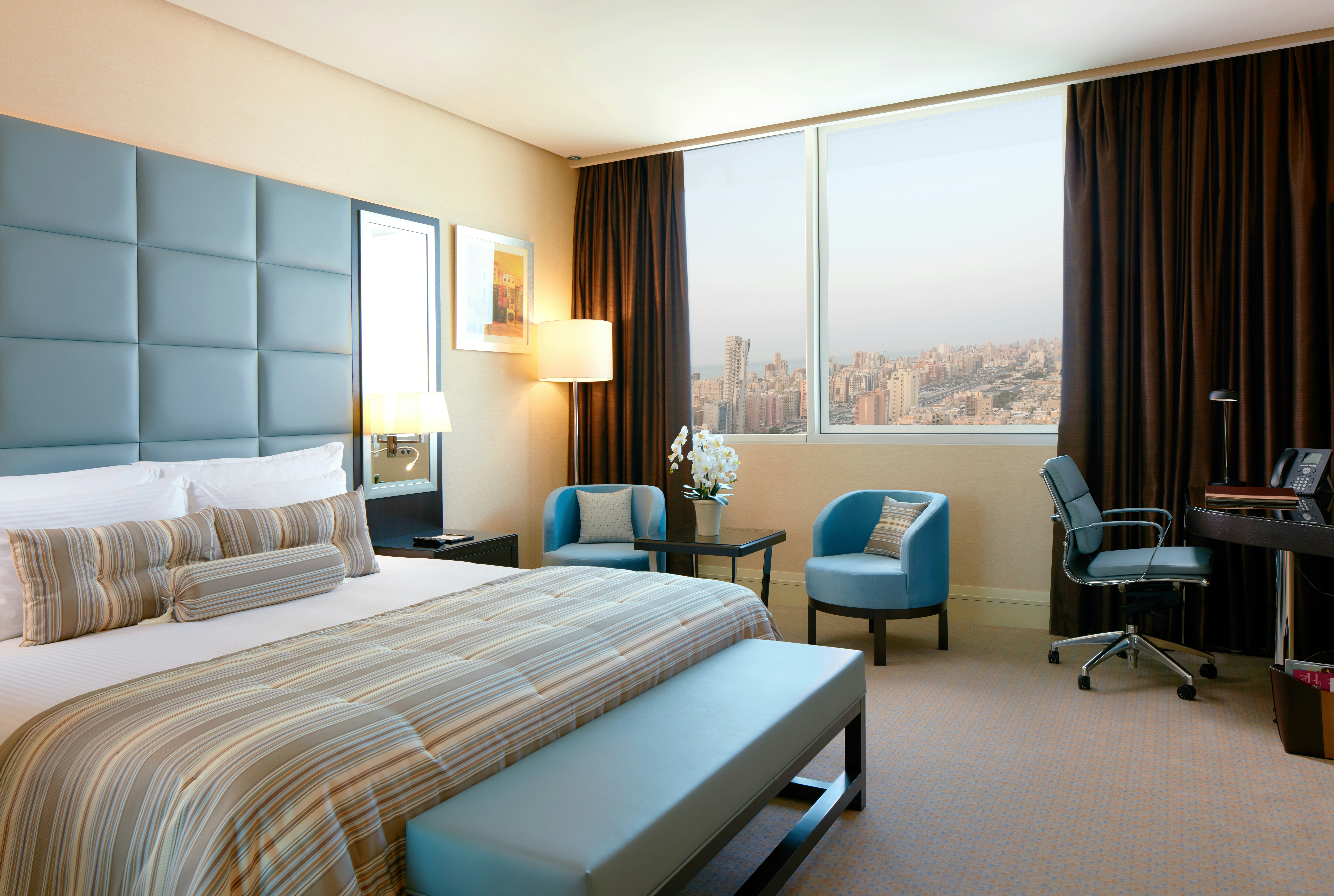 Standard Room with One Queen Bed