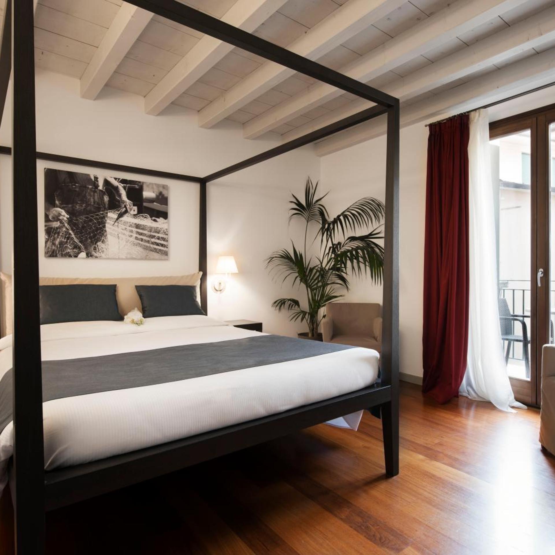 Room, Triple, Partial Lake View, Hotel del Porto 2/5