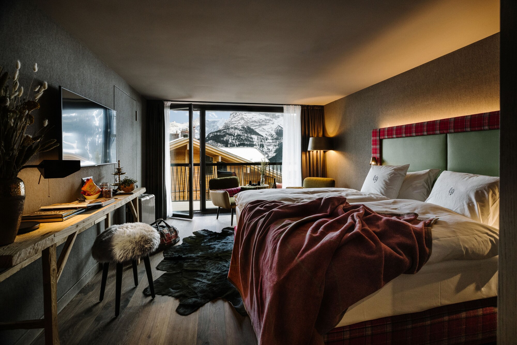 Deluxe, King Bed, Eiger View