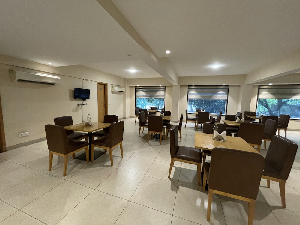 Saltstayz Corporate Suites – Golf Course Road 38/50