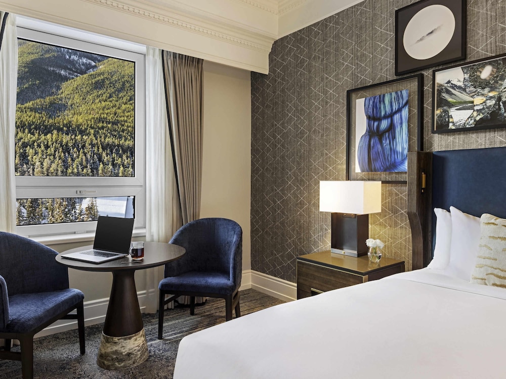 FAIRMONT, 2 DOUBLE BEDS, WITH VIEW