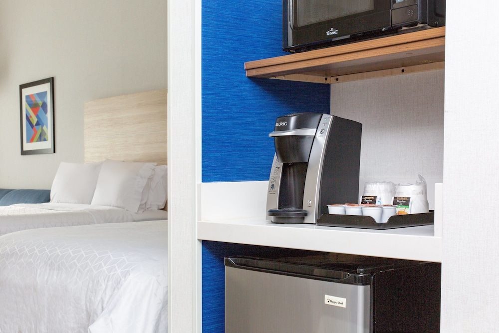 Holiday Inn Express Hotel And Suites Ontario Airport 20/50