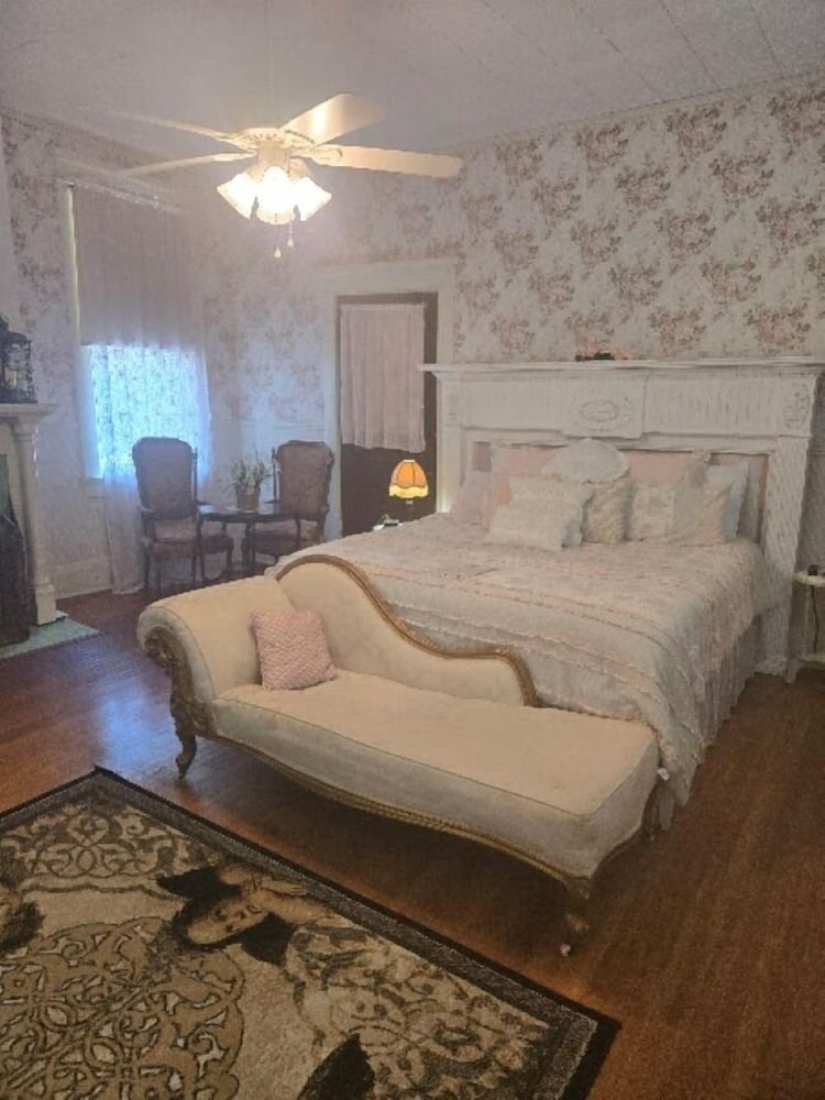 The Lancaster Manor Bed and Breakfast 12/50