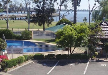 Lakeview Motel 37/60