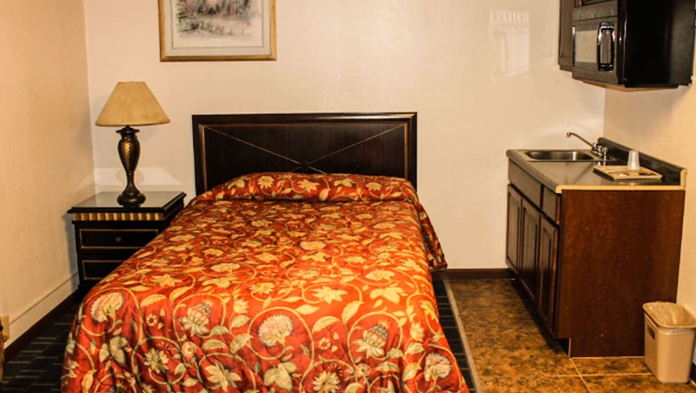 Budget Host Golden Wheat Motel 10/31