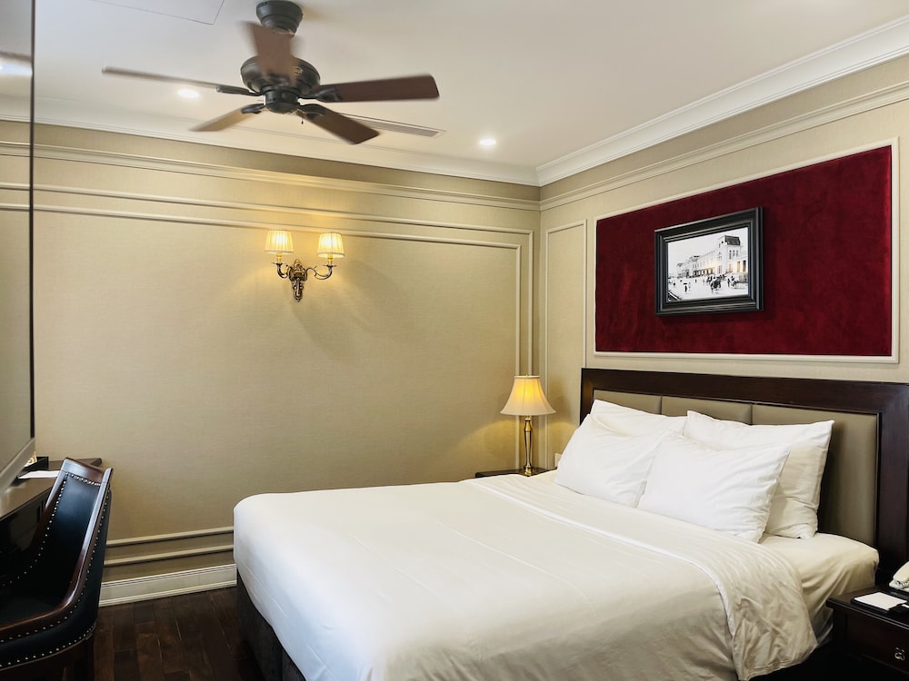 DELUXE, TWIN BEDS, CITY VIEW