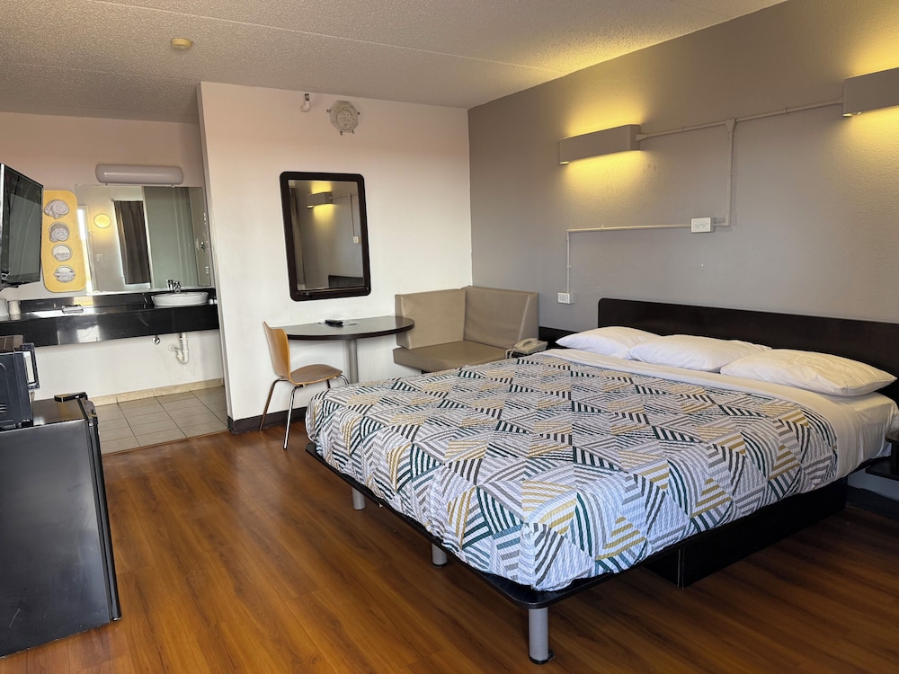 Motel6 Joliet, IL - I-80 34/58