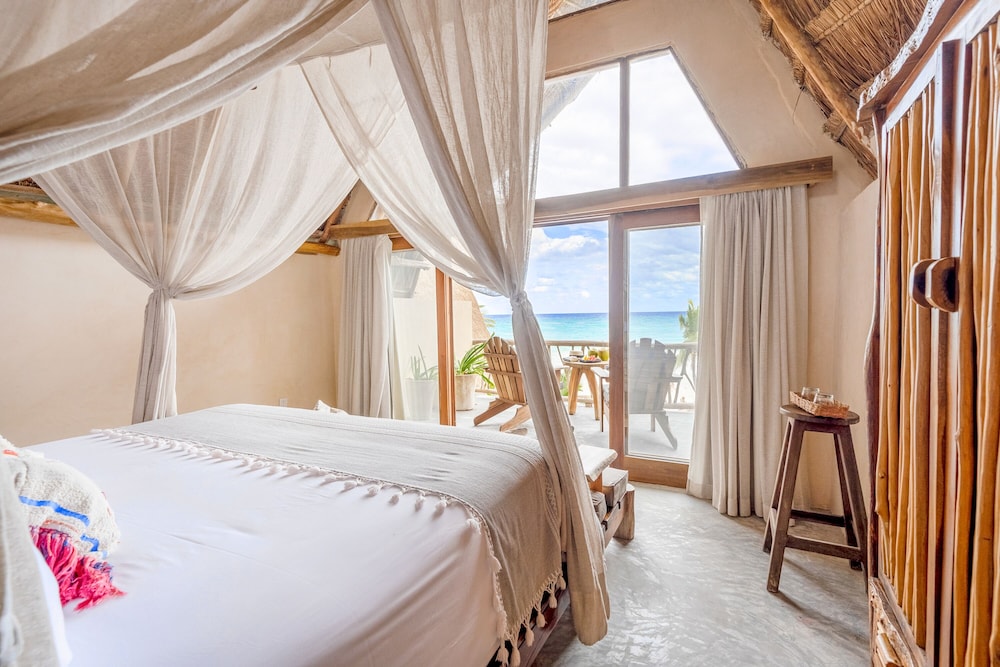 JUNIOR SUITE, OCEAN VIEW, TOP FLOOR