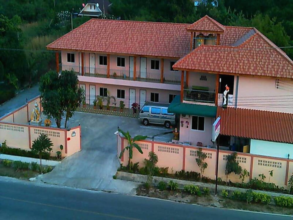 Wattana Hill Resort 7/28