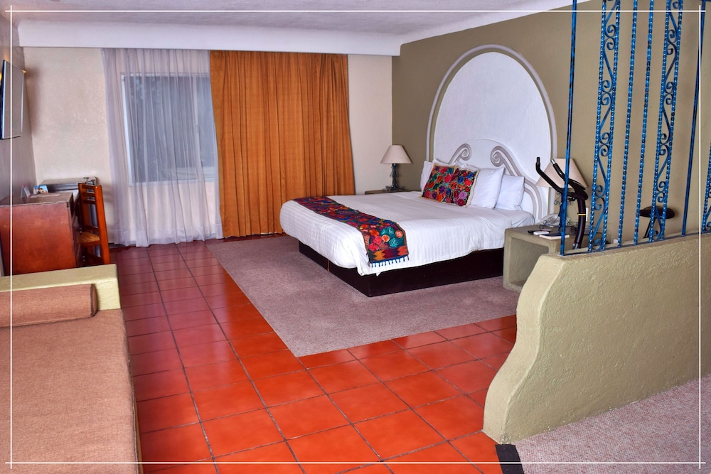 JUNIOR SUITE, KING BED