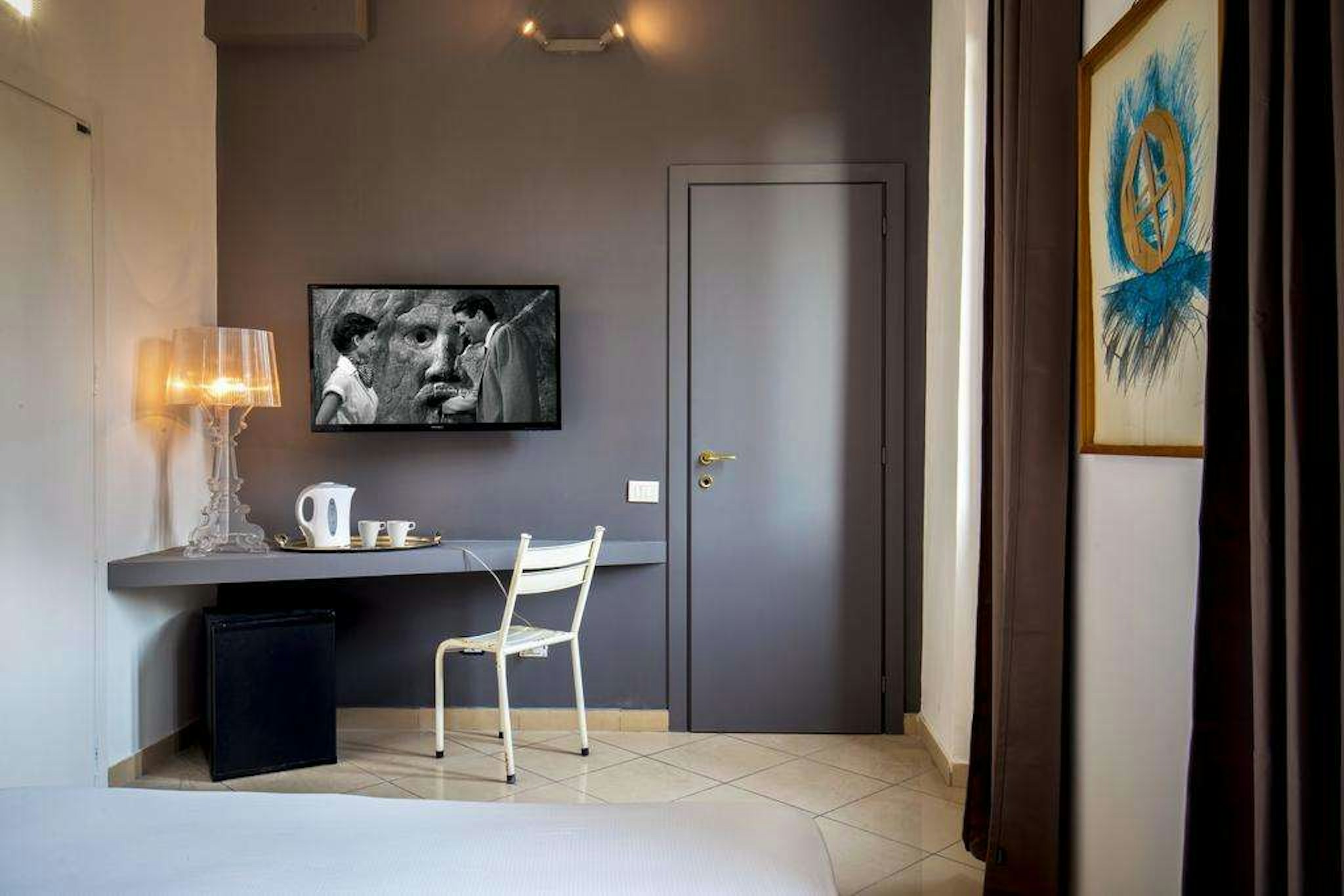 Crossroad Hotel 61/66