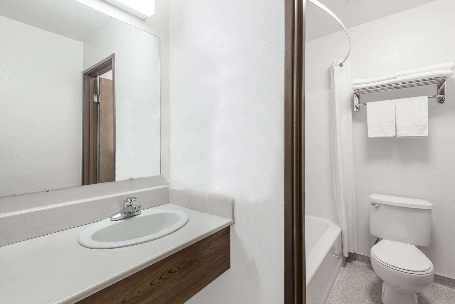 Super 8 by Wyndham Missoula/Reserve St. 14/17