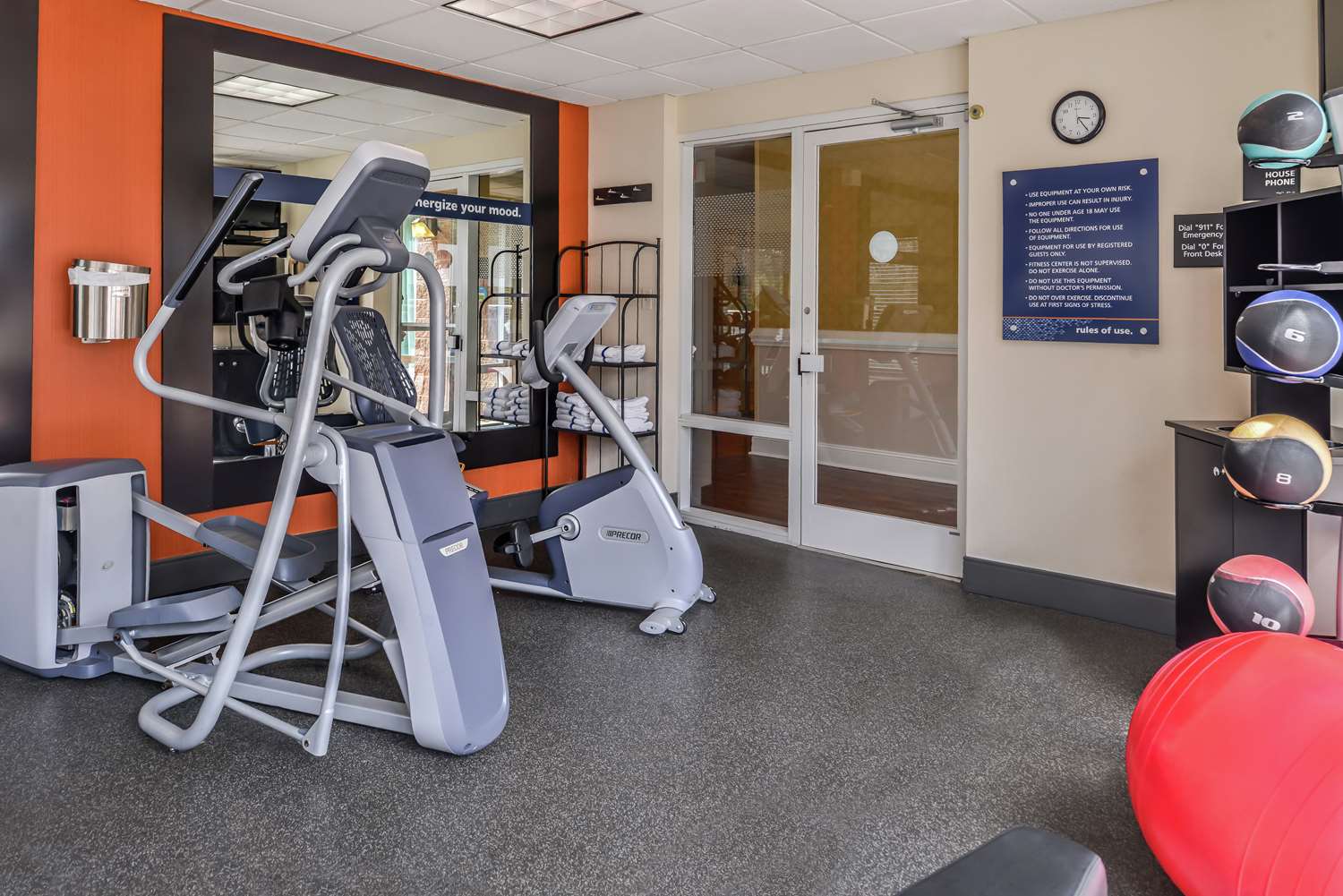 Hampton Inn & Suites Charlotte-Arrowood 29/61