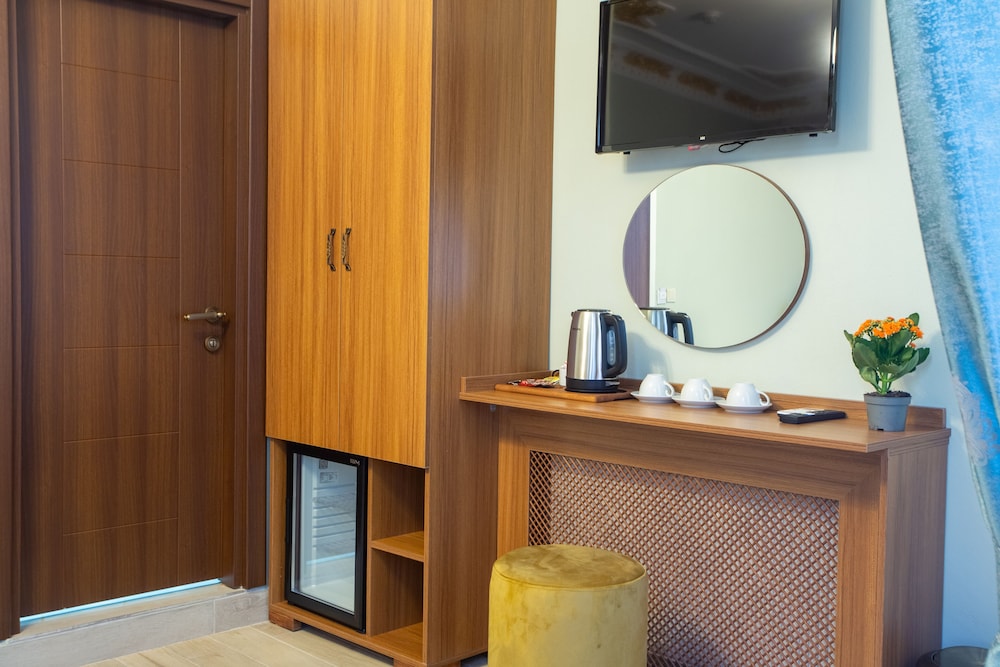 Sayina Hotel 6/50