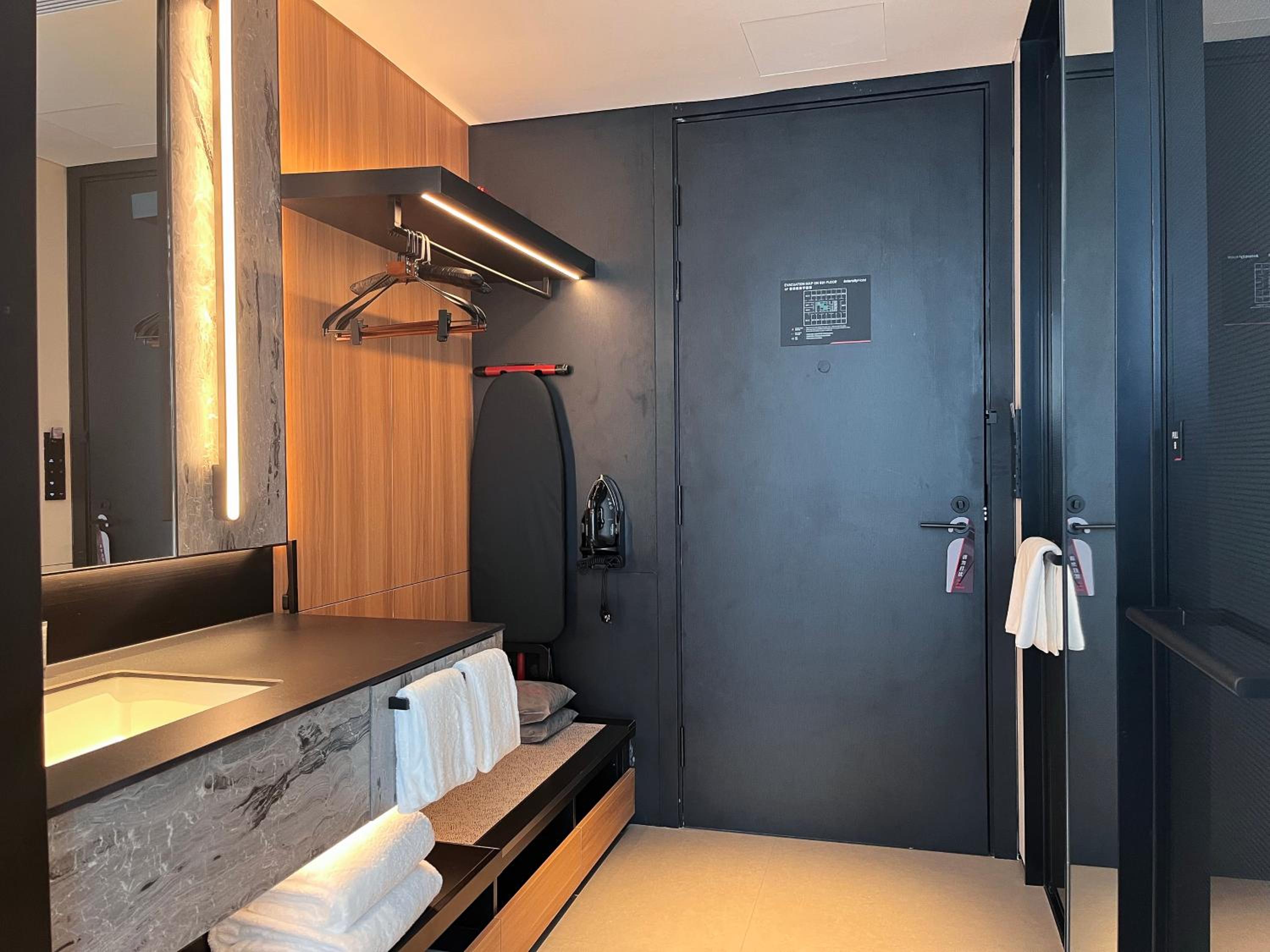 Deluxe, Twin Beds, IntercityHotel Guangzhou South Station 6/6