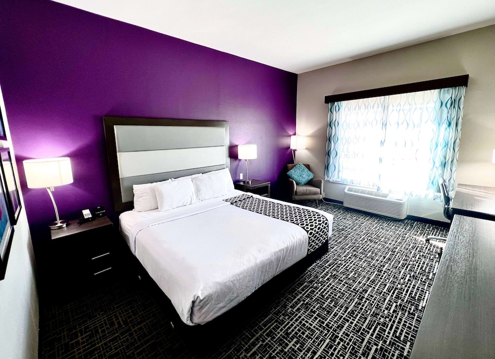 ROOM, KING BED