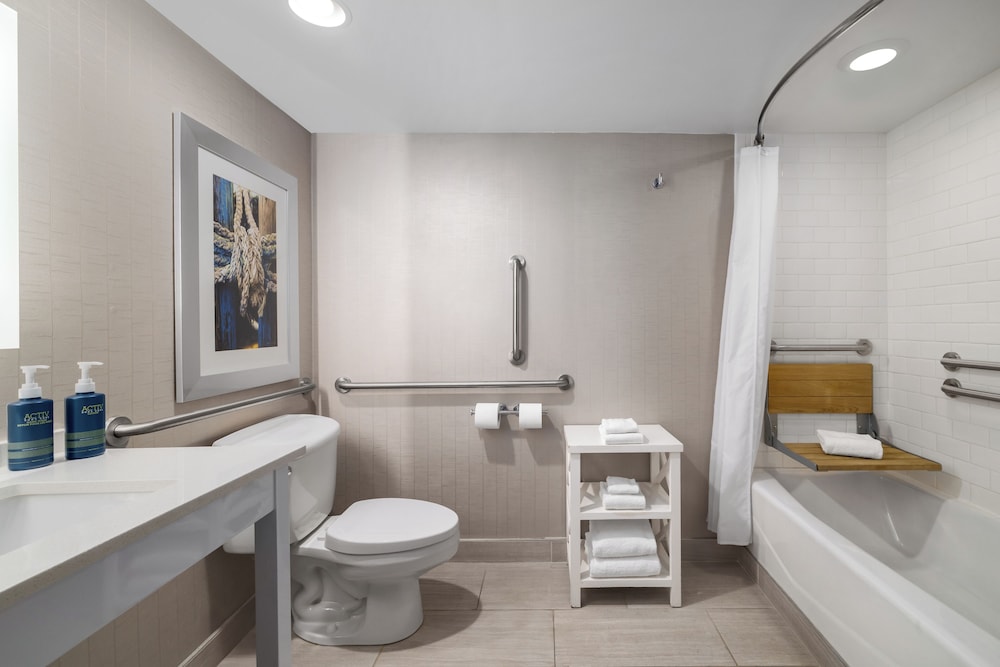 Four Points by Sheraton Charlotte - Lake Norman 42/42