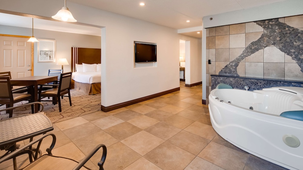 Best Western Plus Longbranch Hotel and Convention Center 16/25