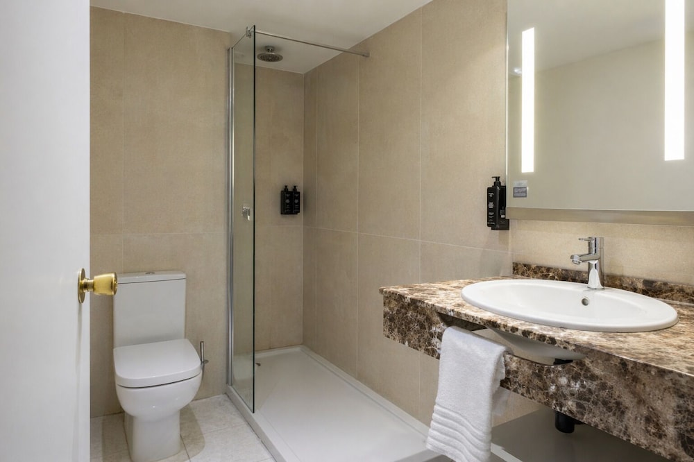 LATROUPE Grand Place Hostel 62/64