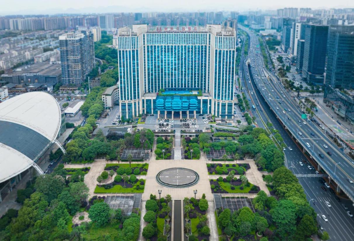 Longchamp Garden Hotel 4/35