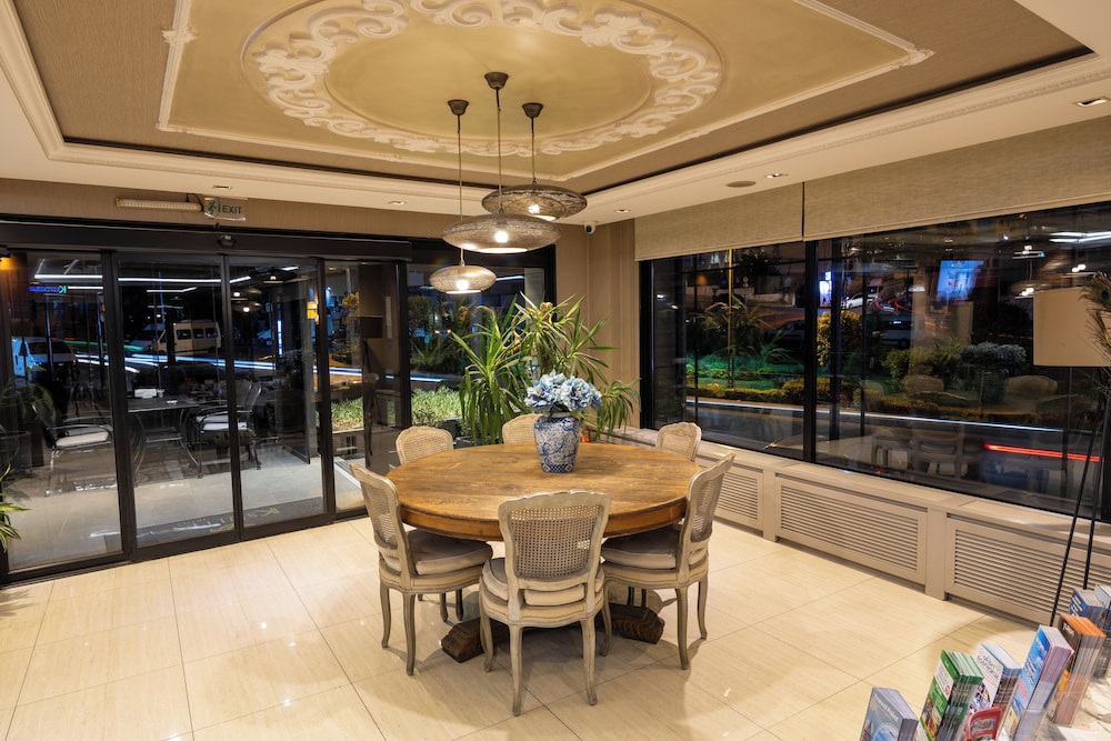 K SUITES HOTEL 45/58