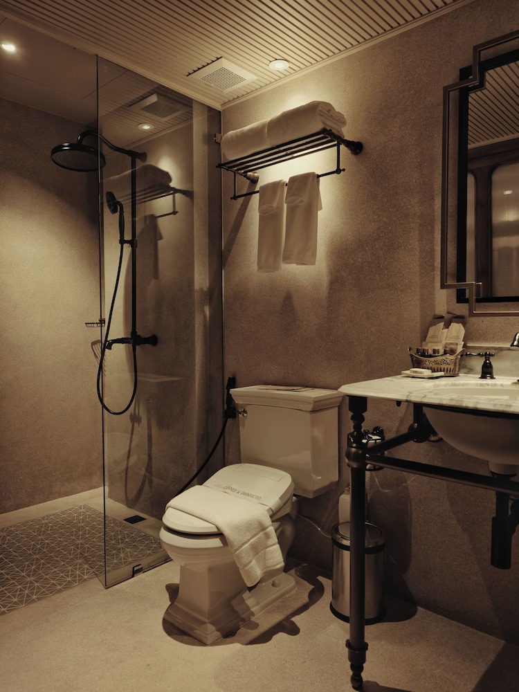 Hotel Verdigris 23/25