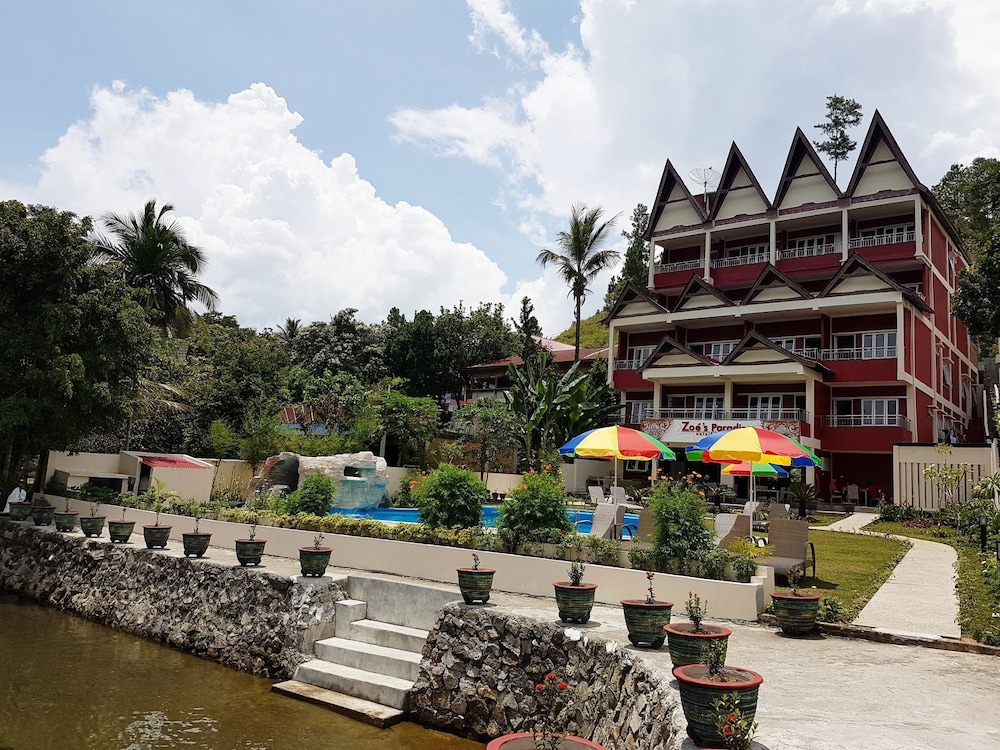 Zoe's Paradise Waterfront Hotel 33/39